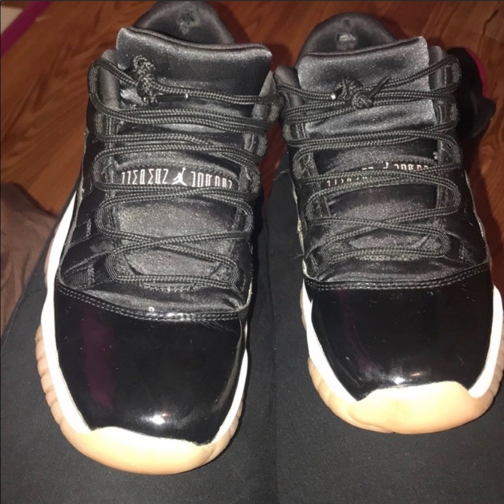 Air Jordan 11 Low Peach Size 6.5Y